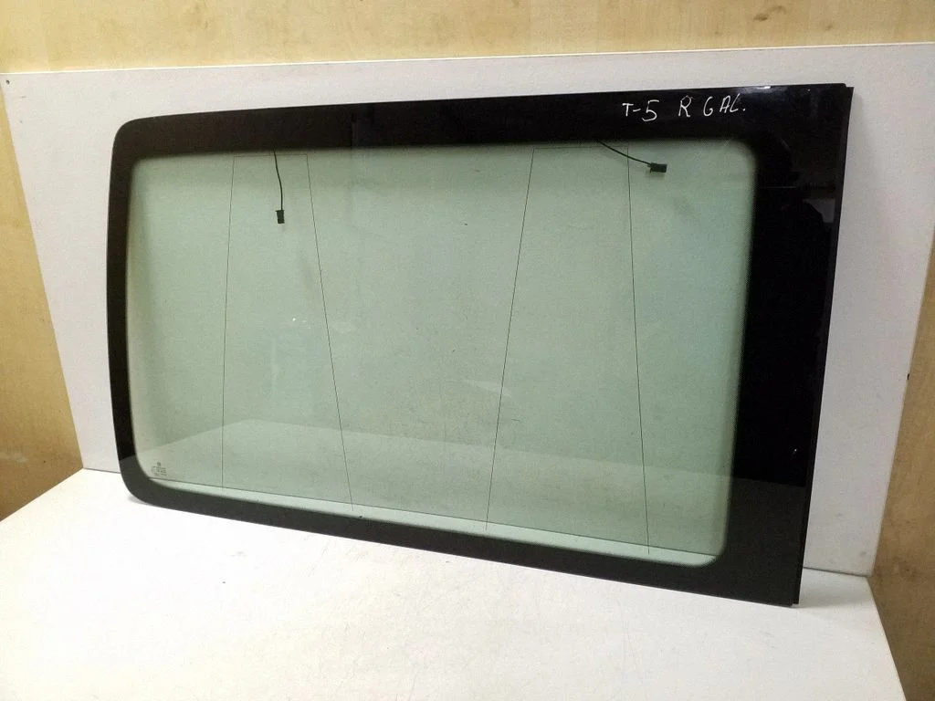 Rear side window 7H5845332AE