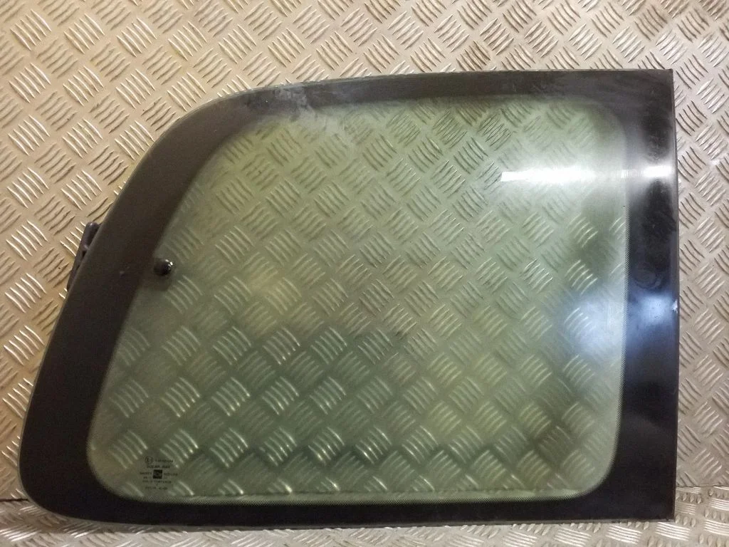 Rear side window 43R001238