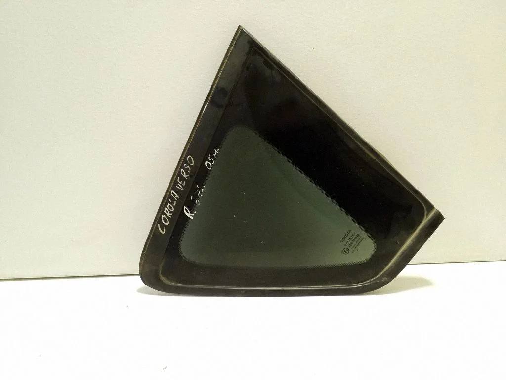 Rear side window – right