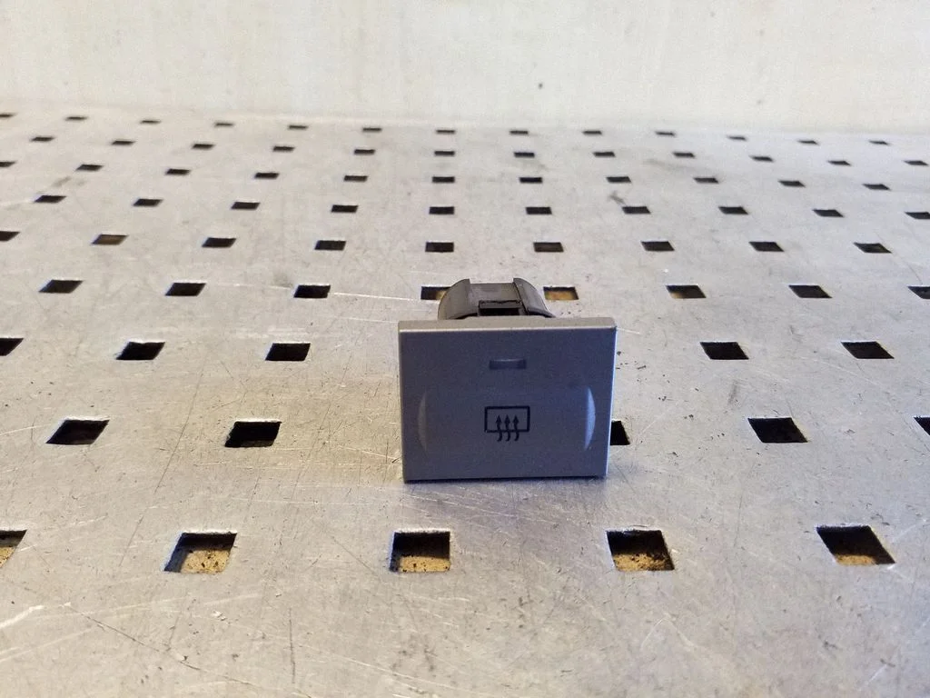 Stikla apsildes slēdzis – Ford Kuga I (2008-2012)