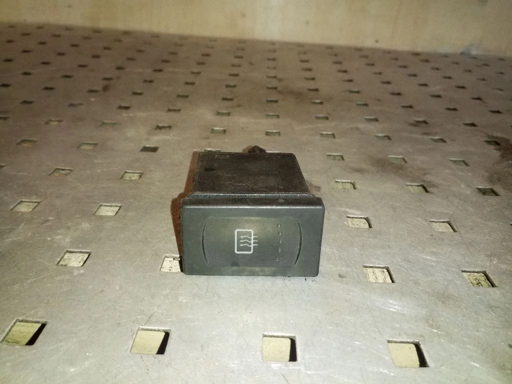 Klaasisoojenduse lüliti 3B0959621C