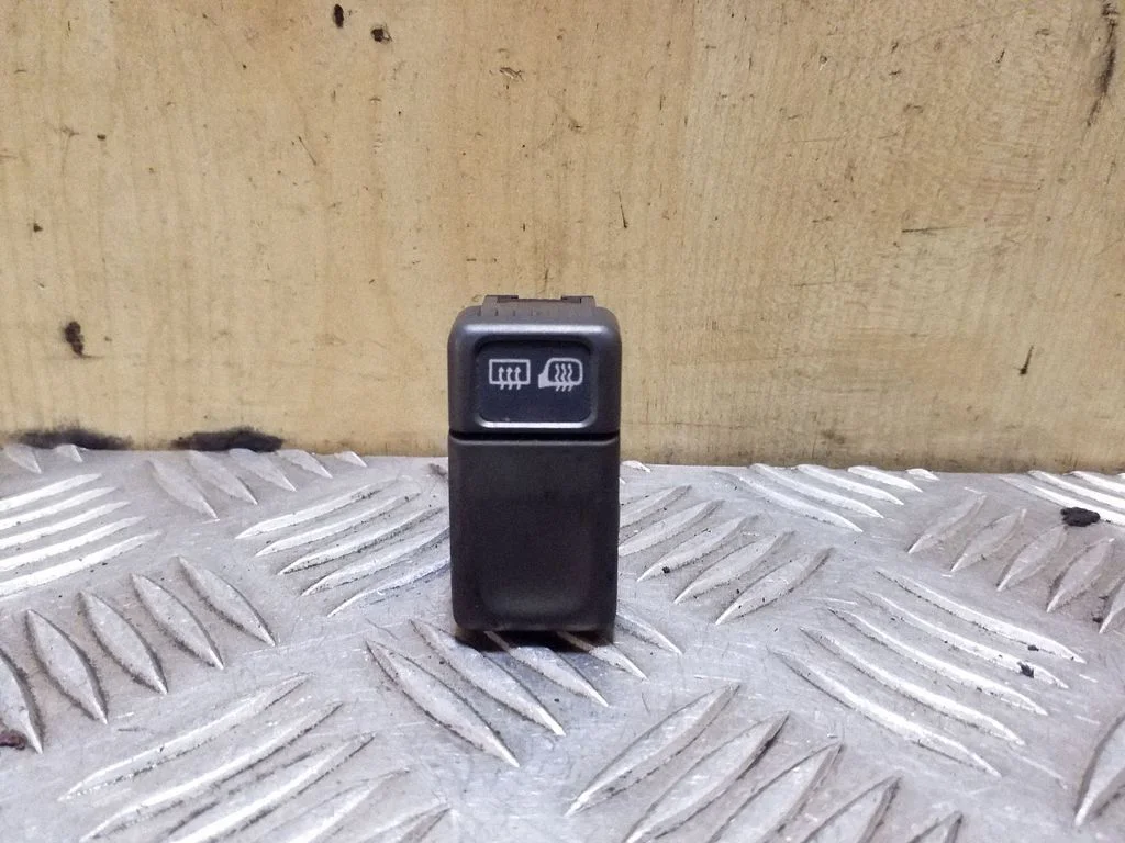 Windscreen/window heater switch – Volvo S70 V70 V70 XC (1997-2000)
