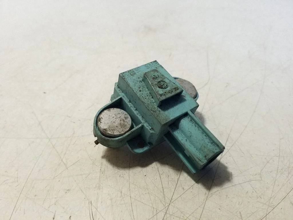 Drošības spilvenu trieciena sensors 4F0955557
