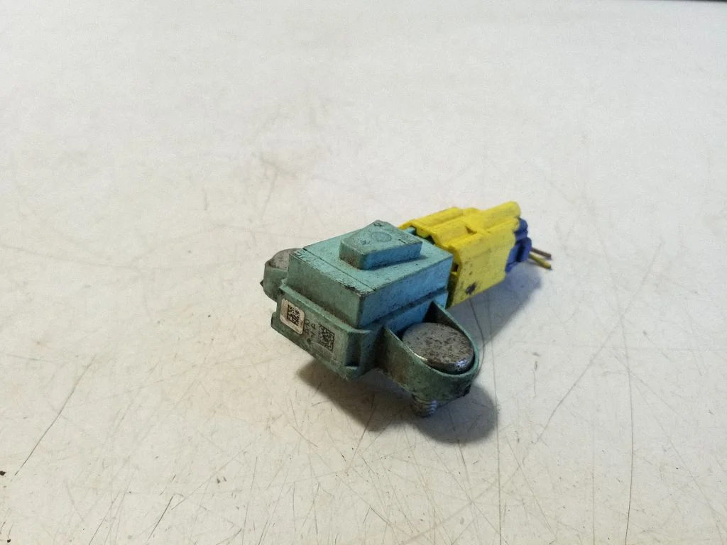 Drošības spilvenu trieciena sensors 4F0955557