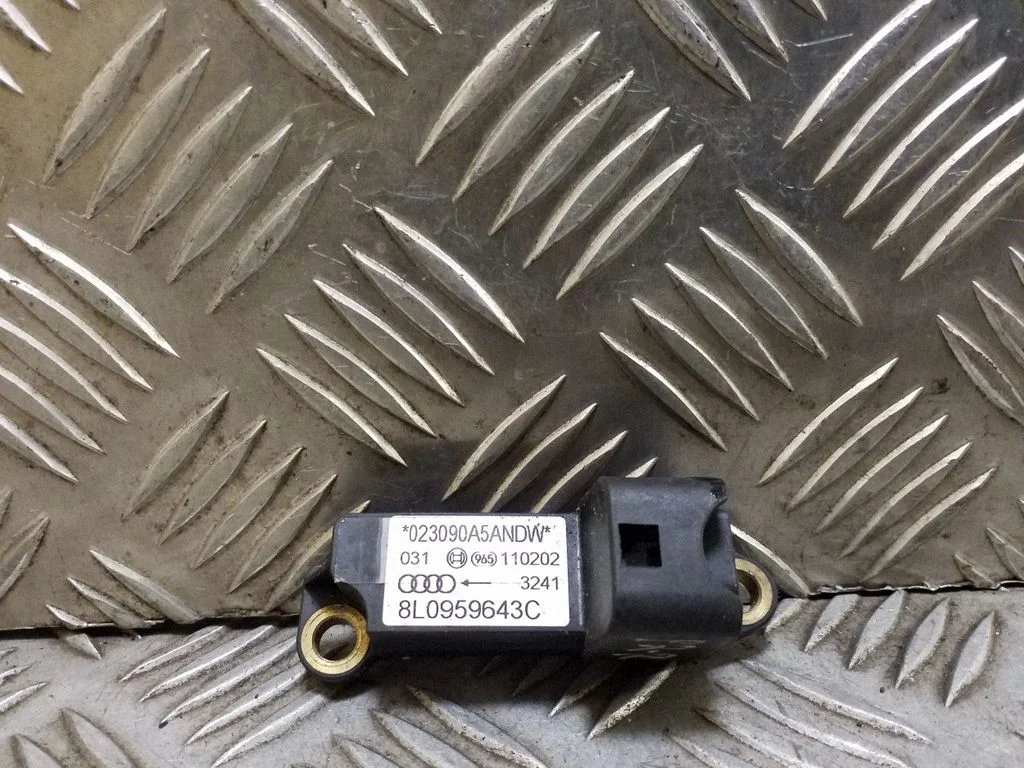 Drošības spilvenu trieciena sensors 8L0959643C