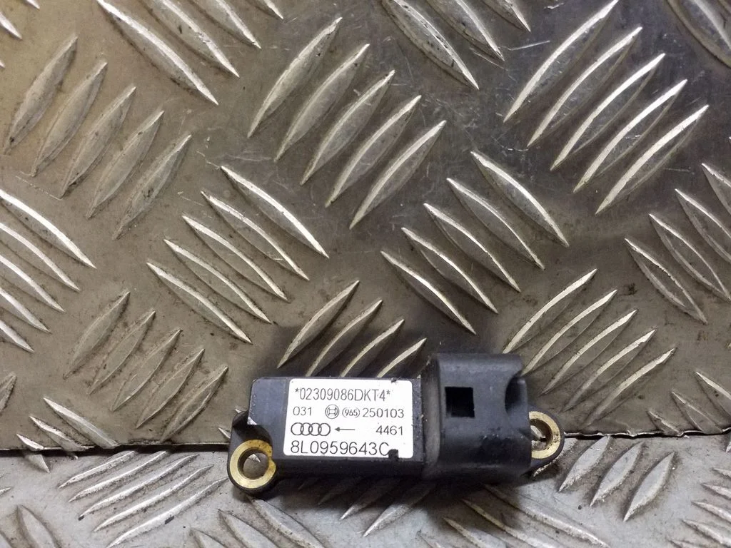 Drošības spilvenu trieciena sensors 8L0959643C