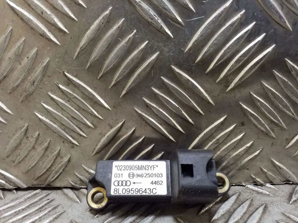 Drošības spilvenu trieciena sensors 8L0959643C
