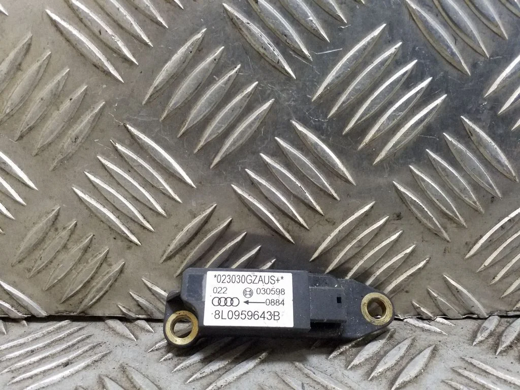 Drošības spilvenu trieciena sensors 8L0959643B