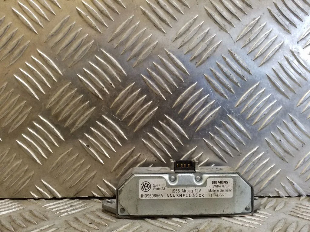 Drošības spilvenu trieciena sensors 1H0959656A