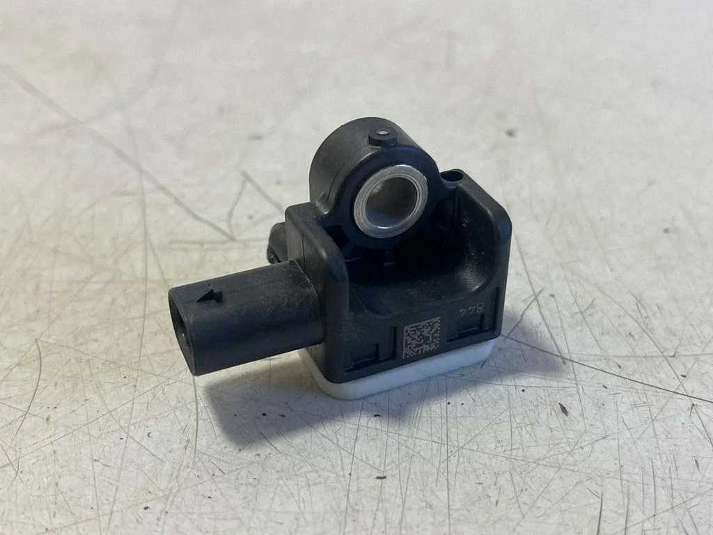 Drošības spilvenu trieciena sensors – Porsche Taycan 9J1 (2019-)