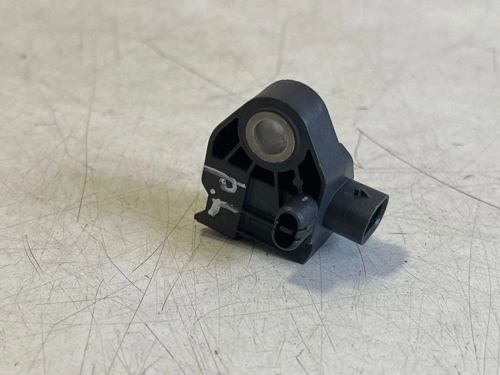 Turvapadja löögiandur – Porsche Taycan 9J1 (2019-)