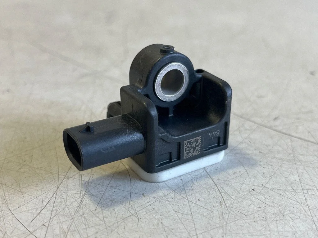 Drošības spilvenu trieciena sensors – Porsche Taycan 9J1 (2019-)