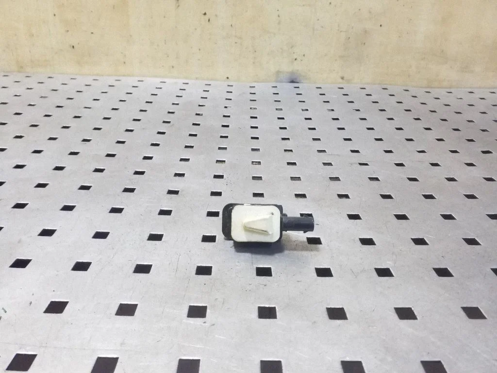 Airbag deployment crash/impact sensor – Volkswagen Touareg II (2010-2018)