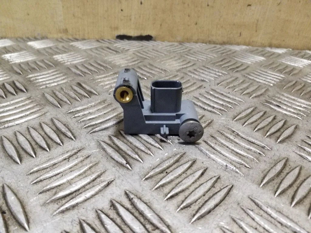 Turvapadja löögiandur 65779159314