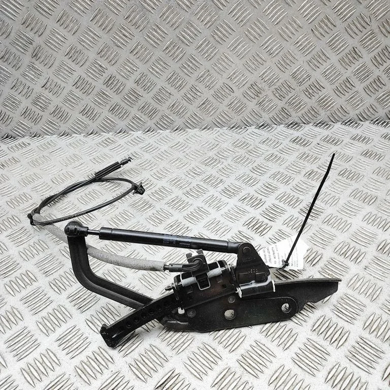 Aizmugurējā sēdekļa galvas balsts 7404186