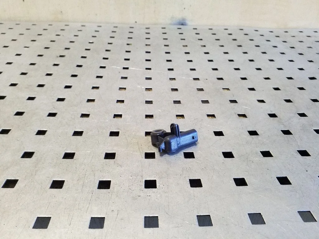 Drošības spilvenu trieciena sensors – Tesla Model Y (2020-)