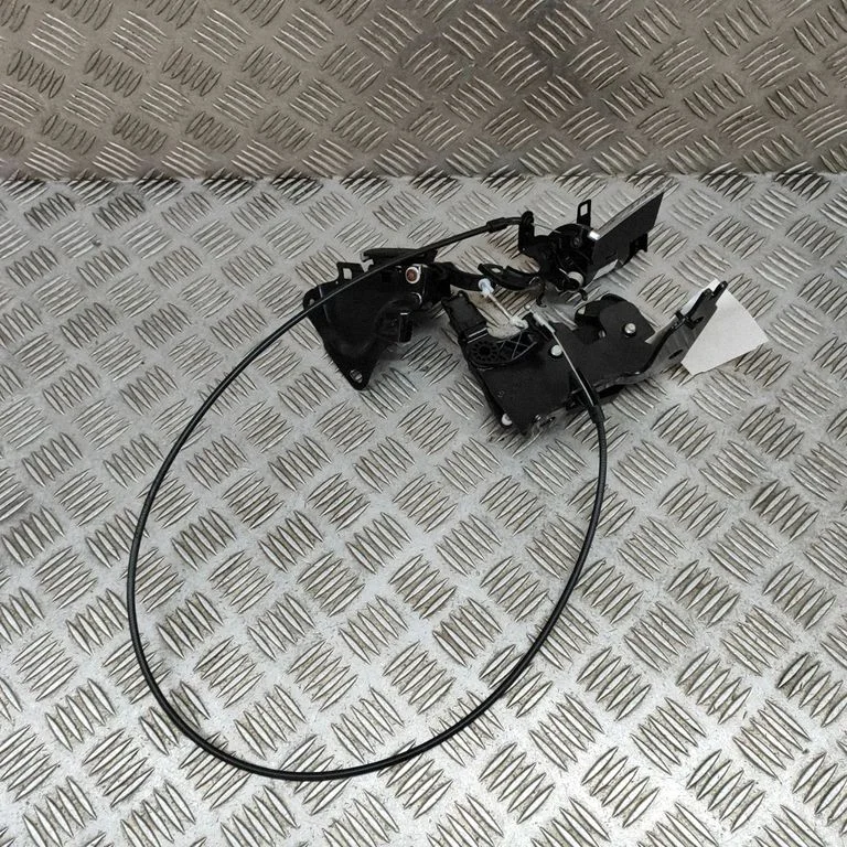 Aizmugurējā sēdekļa galvas balsts A2129209200