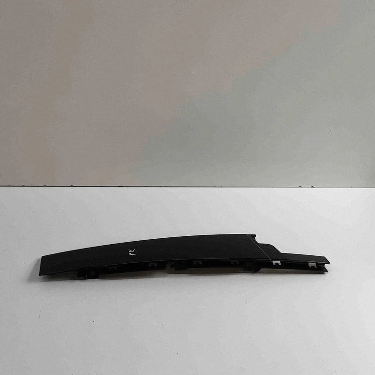 Front door glass trim molding 57L837901