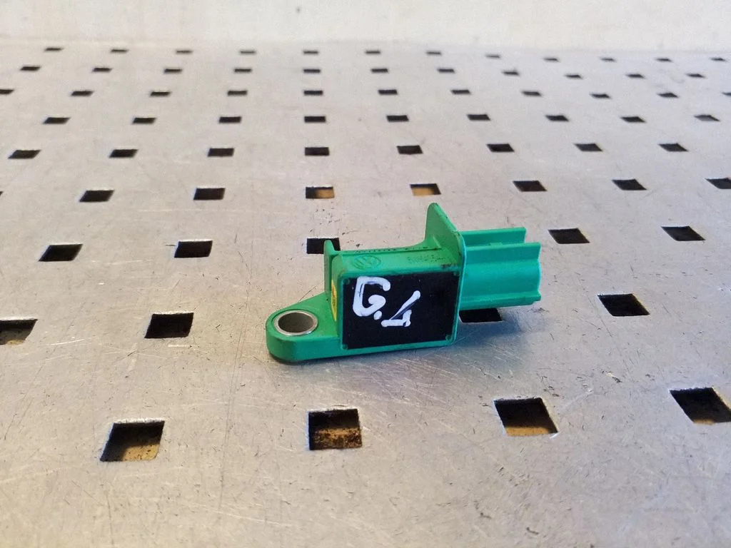 Drošības spilvenu trieciena sensors 1K0909606C