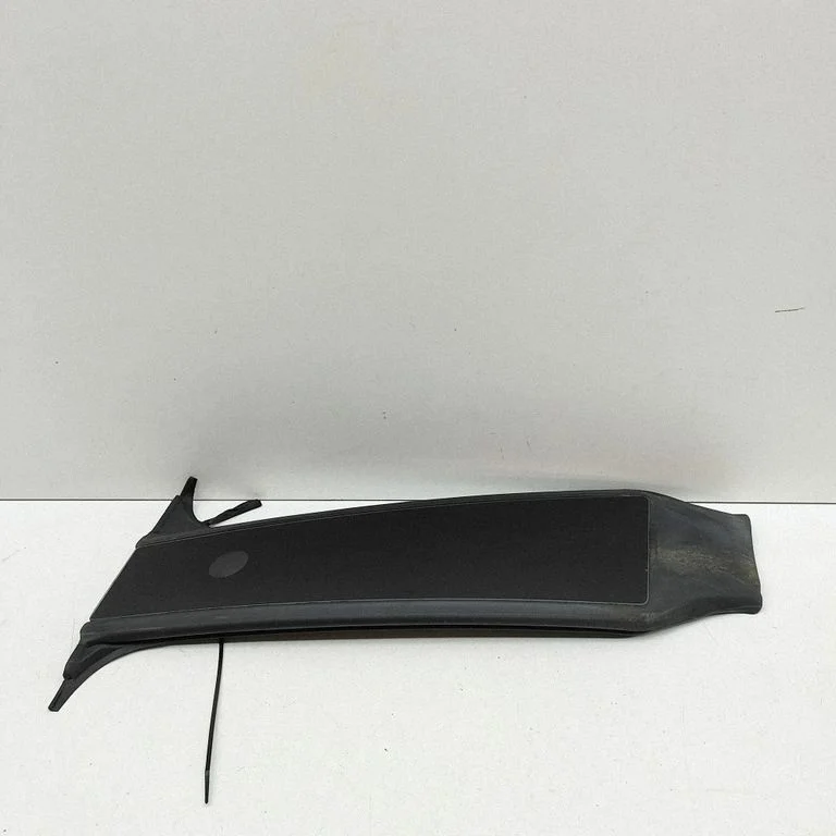 Listwa szyby drzwi przednich 151625500E