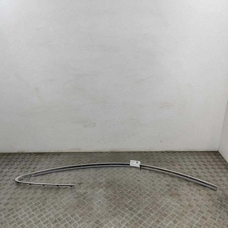 Esiukse klaasi liist 6W83291A32AJ