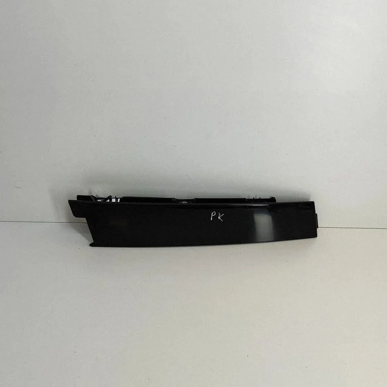 Front door glass trim molding SC2E5402911