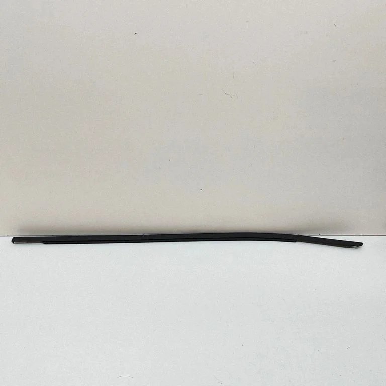 Front door glass trim molding – Skoda Octavia Mk4 (2019-)