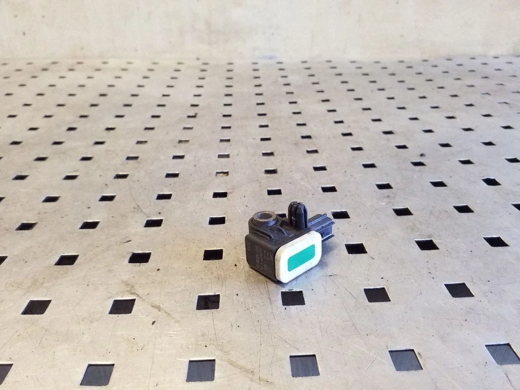Drošības spilvenu trieciena sensors 8V4T14B006AA