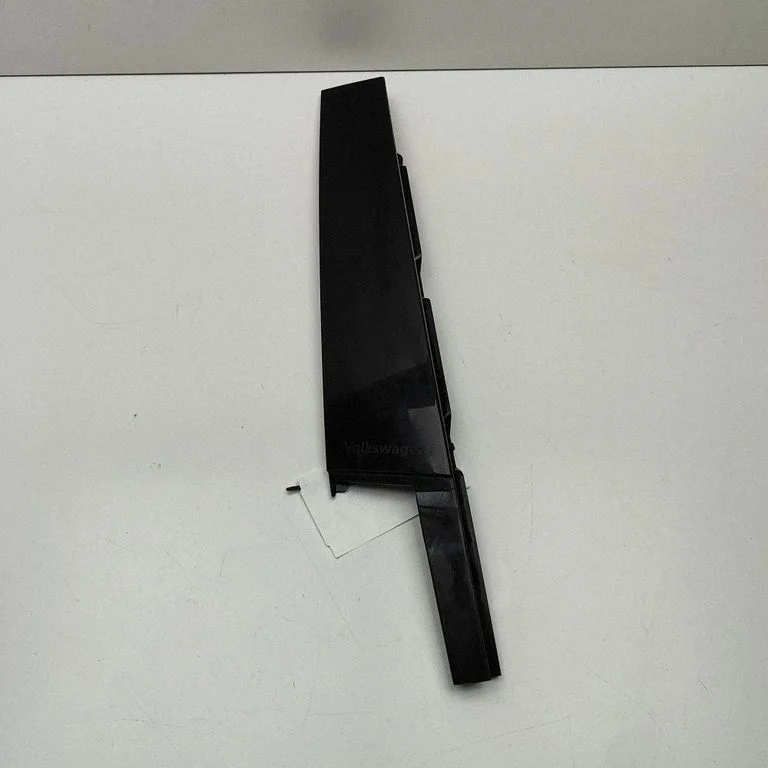 Priekšējo durvju stikla apdare 2GA837902C
