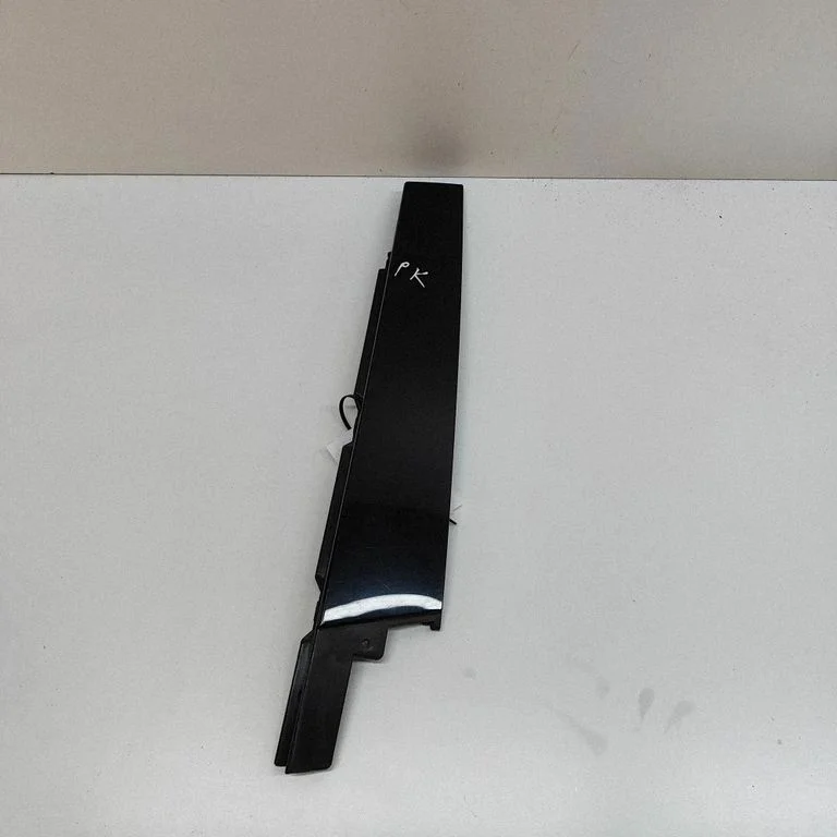 Priekšējo durvju stikla apdare 3G0837901M