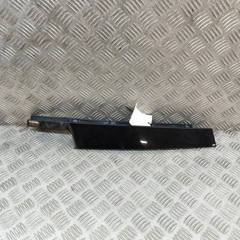 Front door glass trim molding – BMW 3 Series F30 F35 F31 (2012-2018)