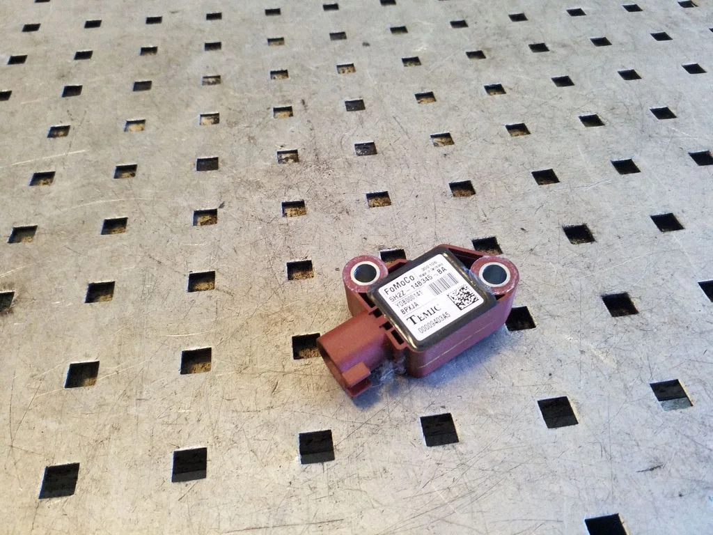 Airbag deployment crash/impact sensor YDB000141