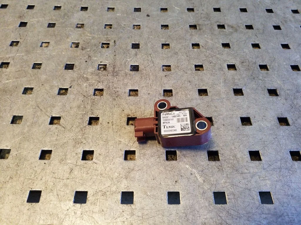 Airbag deployment crash/impact sensor YDB000141