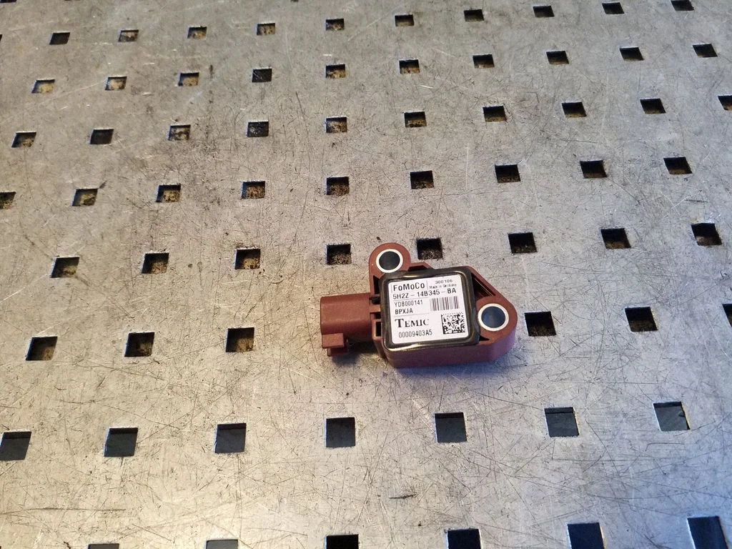 Airbag deployment crash/impact sensor YDB000141