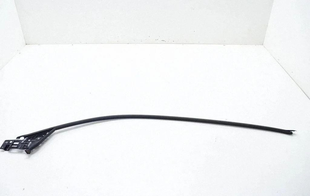 Front door glass trim molding – BMW i3 (2013-)