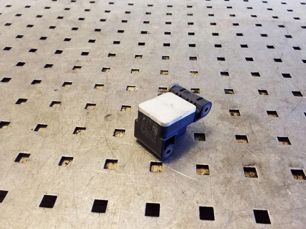 Drošības spilvenu trieciena sensors 65776911003