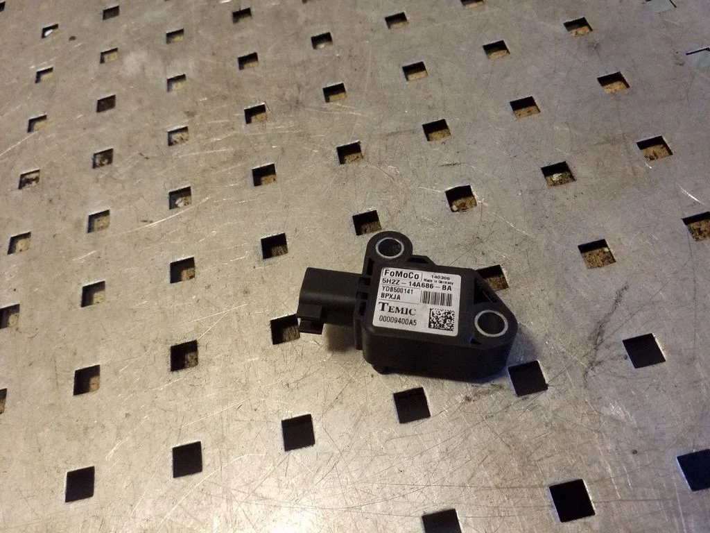 Drošības spilvenu trieciena sensors YDB500141