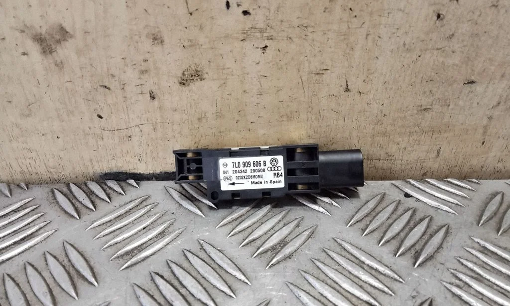 Airbag deployment crash/impact sensor 7L0909606B