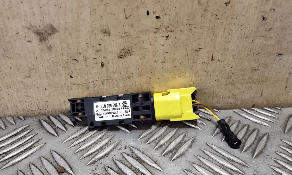Airbag deployment crash/impact sensor 7L0909606B
