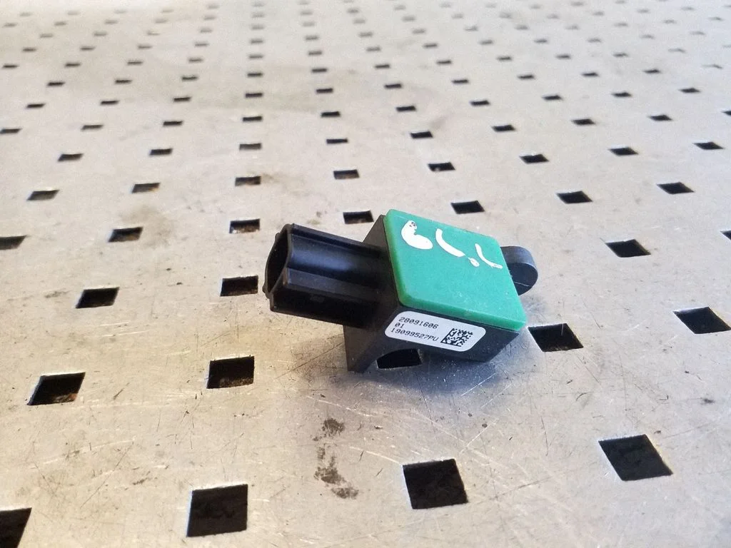 Drošības spilvenu trieciena sensors 5N0959351B