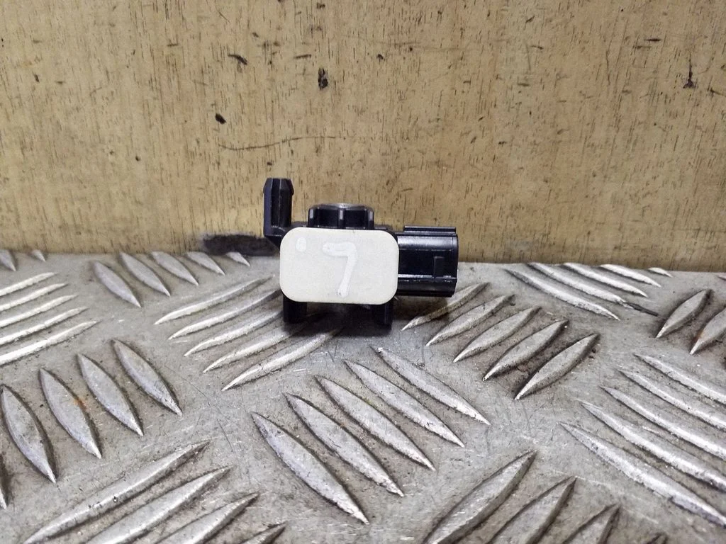 Drošības spilvenu trieciena sensors 988301EA0A