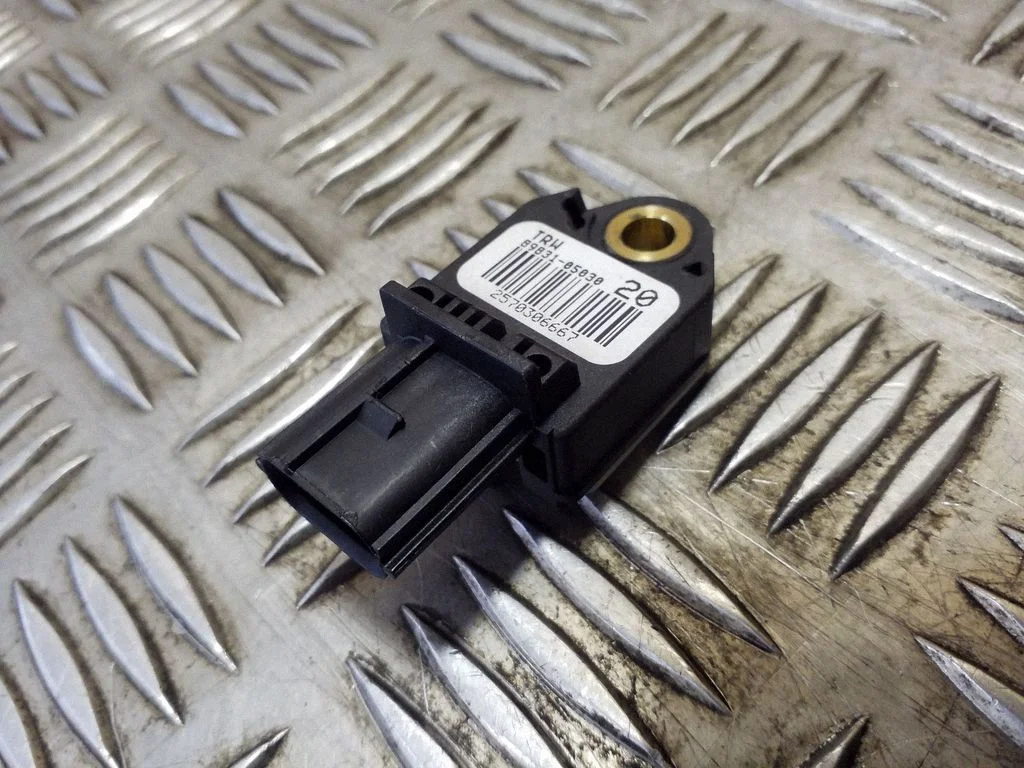 Drošības spilvenu trieciena sensors – Toyota Avensis T270 (2009-2012)