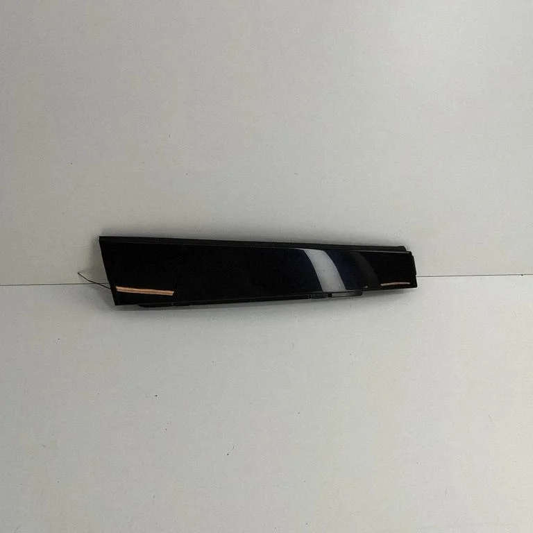 Tagaukse klaasi liist 4G0839901