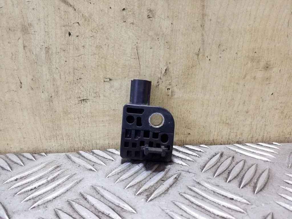 Airbag deployment crash/impact sensor 959202S000