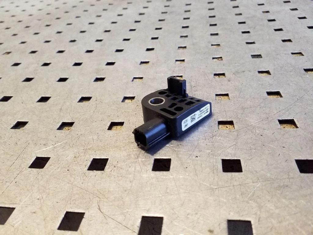 Airbag deployment crash/impact sensor 959202S000