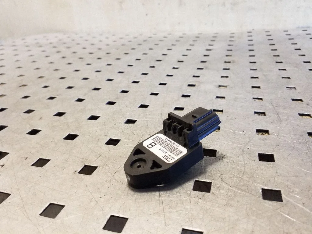 Drošības spilvenu trieciena sensors 8983105010