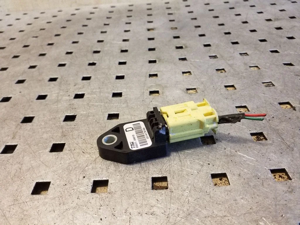 Drošības spilvenu trieciena sensors 898310W010