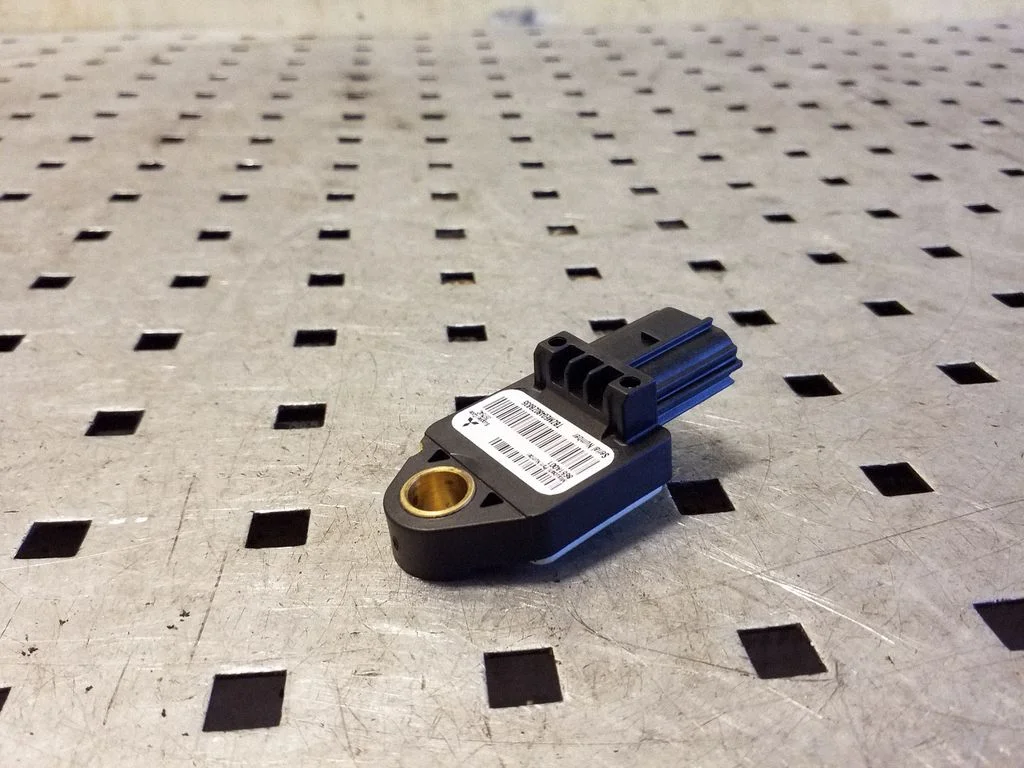 Drošības spilvenu trieciena sensors 8651A001
