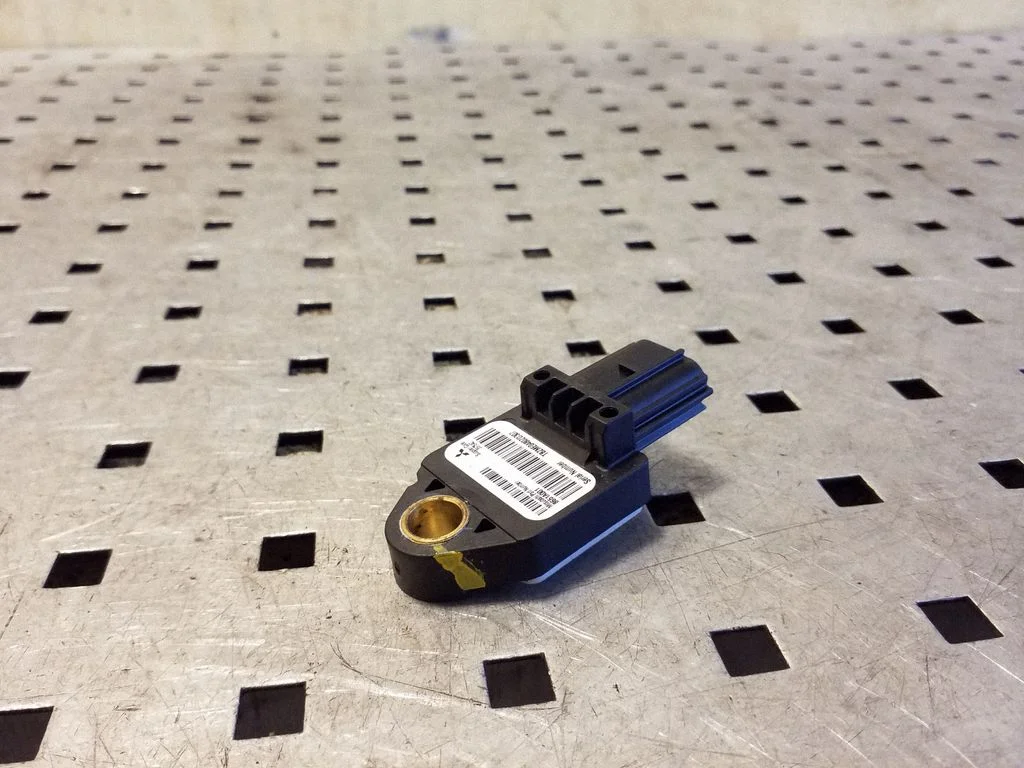 Drošības spilvenu trieciena sensors 8651A001