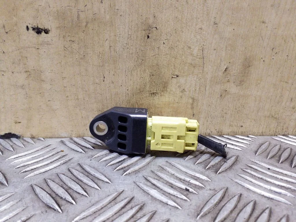 Turvapadja löögiandur 8983133020